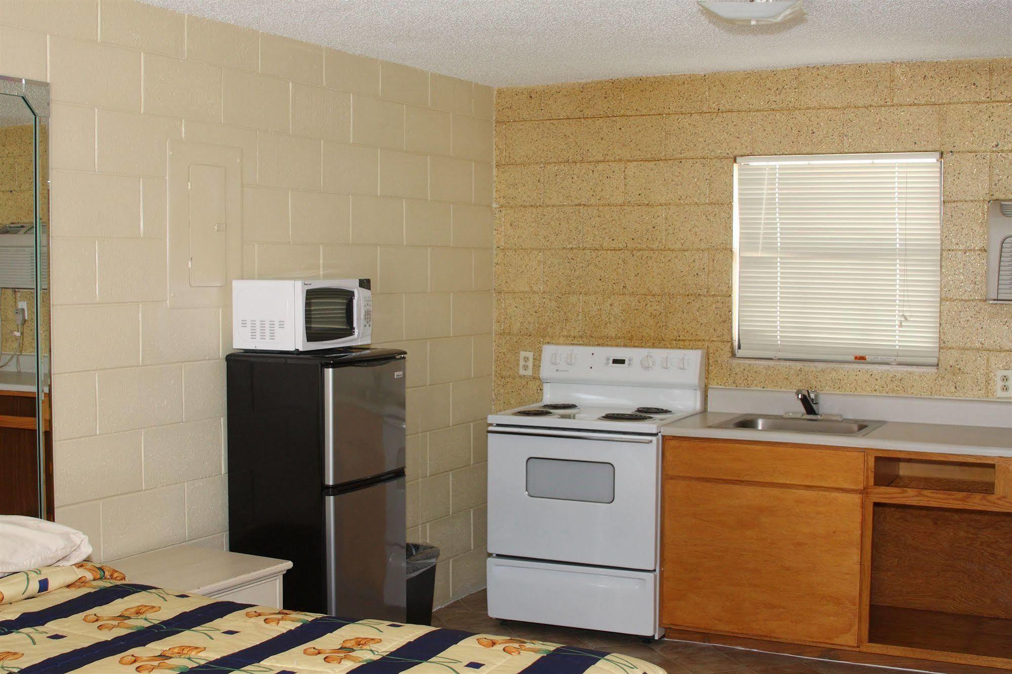 Savannah Inn And Suites Savannah Port Area Port Wentworth Exterior foto